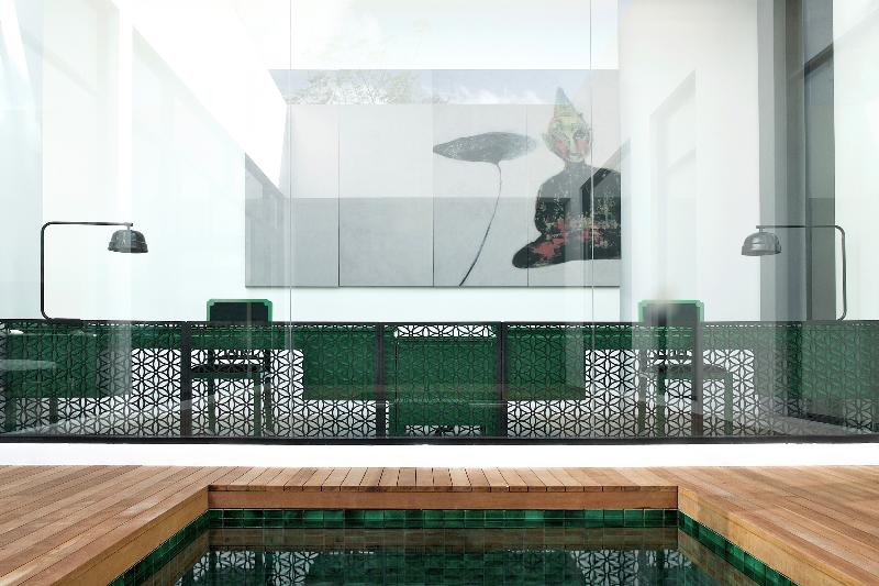 ویلای یک اتاق خوابه با استخر شنا, The Library