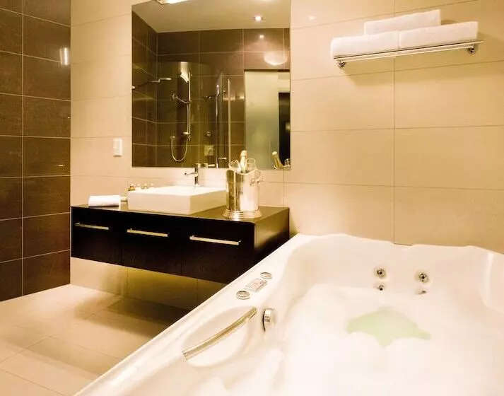 Suite with Views, Trinity Wharf Tauranga