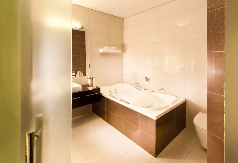 Suite with Views, Trinity Wharf Tauranga