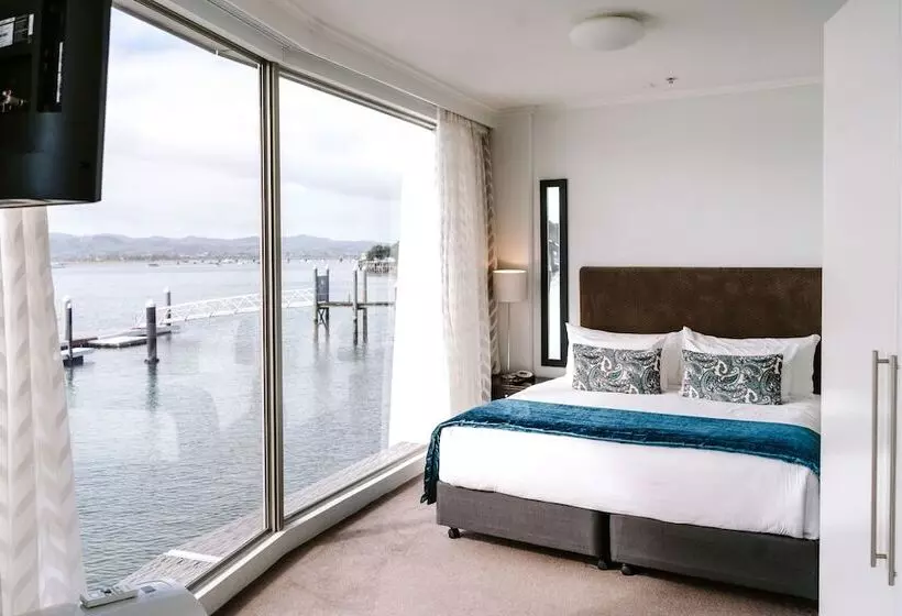 Suite with Views, Trinity Wharf Tauranga