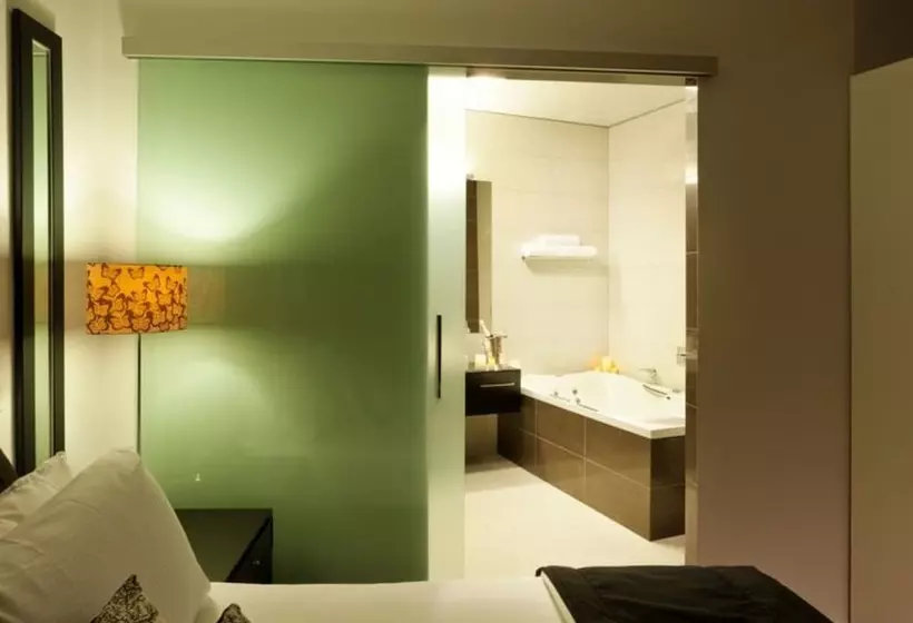 Suite with Views, Trinity Wharf Tauranga