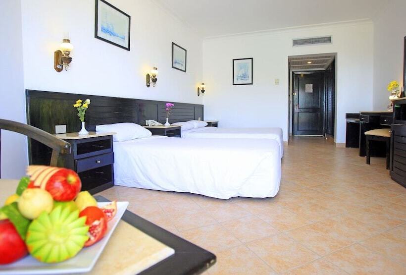 اتاق خانوادگی با چشم‌انداز باغ, Labranda Club Makadi