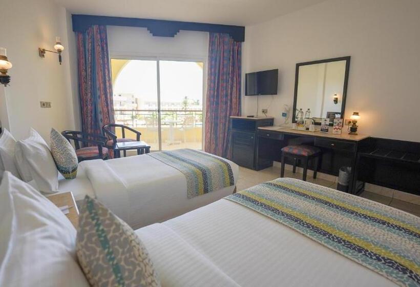 اتاق اساندارد با چشم‌انداز جانبی به دریا, Labranda Club Makadi