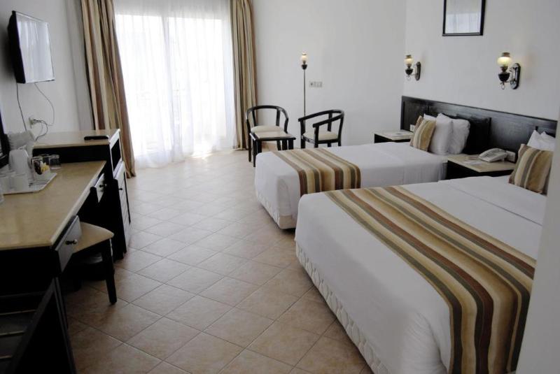 اتاق خانوادگی با چشم‌انداز جانبی دریا, Labranda Club Makadi