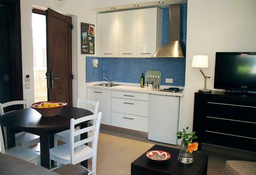 חדר סטודיו סטנדרד, Caldera Beach