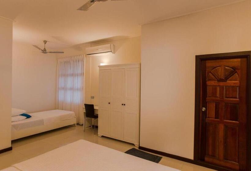 اتاق خانوادگی با چشمانداز دریا, Riveli Retreat Mathiveri