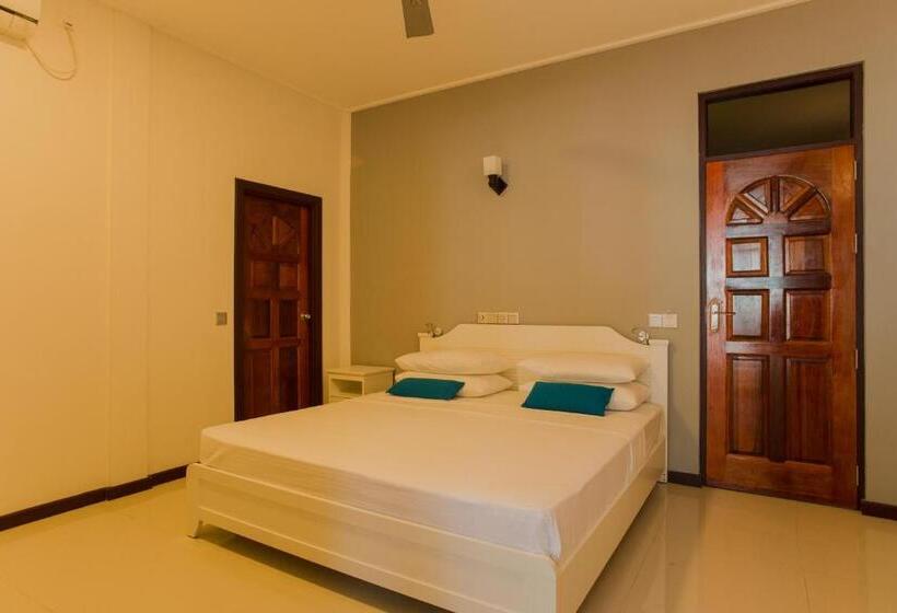 اتاق خانوادگی با چشمانداز دریا, Riveli Retreat Mathiveri