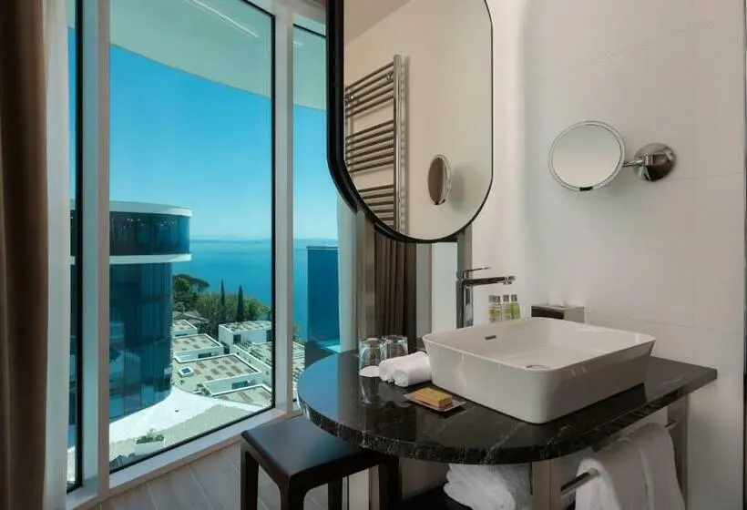 キングサイズベッドのエクゼクティブルーム, Hilton Rijeka Costabella Beach Resort & Spa