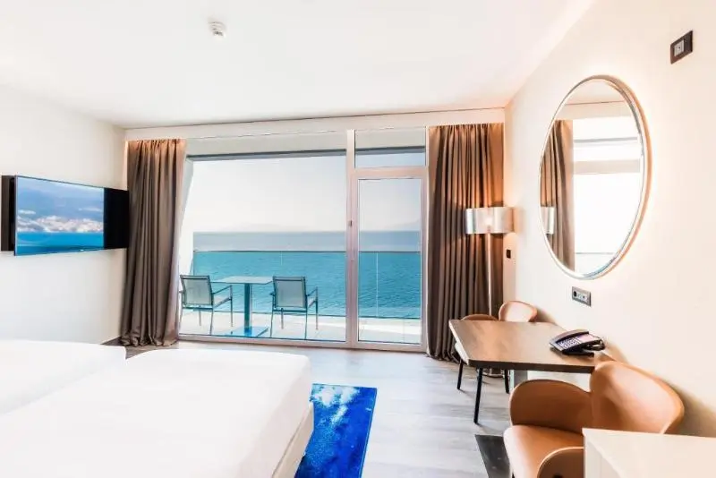 身障者適用キングサイズベッドルーム, Hilton Rijeka Costabella Beach Resort & Spa