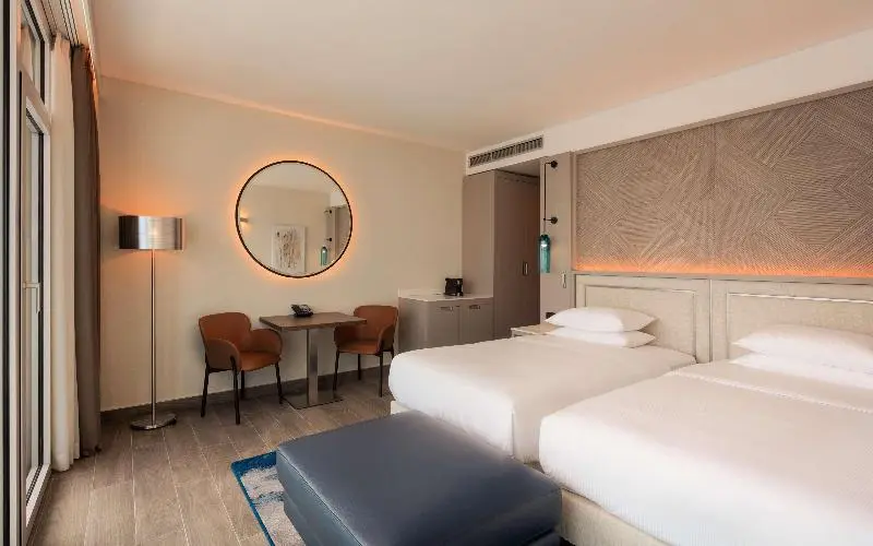 身障者適用キングサイズベッドルーム, Hilton Rijeka Costabella Beach Resort & Spa