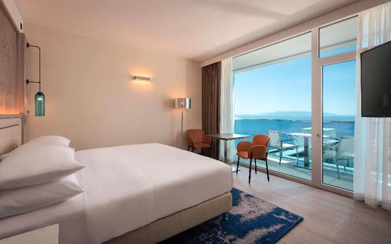 身障者適用キングサイズベッドルーム, Hilton Rijeka Costabella Beach Resort & Spa