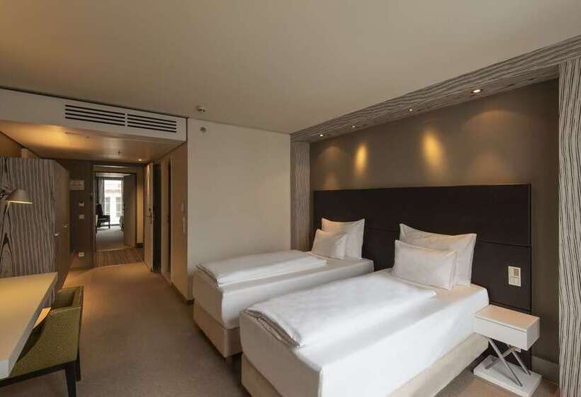 اتاق خانوادگی تودرتو, Hilton Rijeka Costabella Beach Resort & Spa