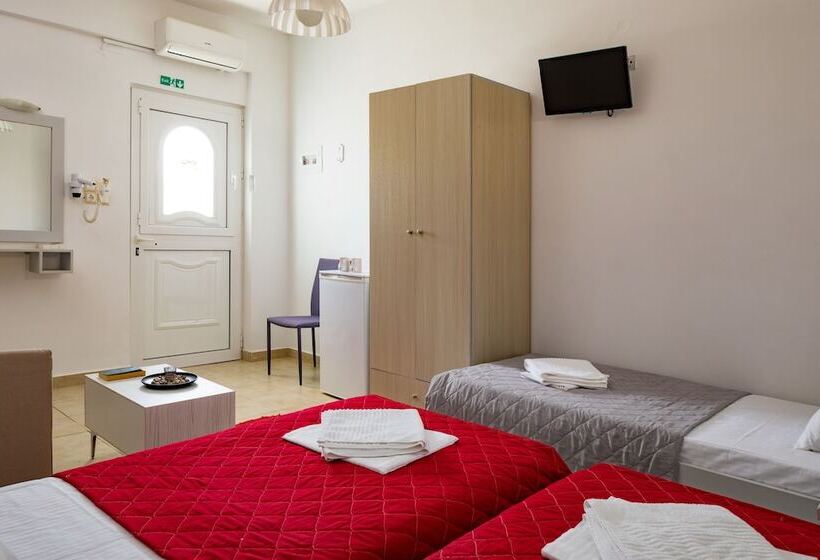 חדר סטנדרט פנימי לשלושה, John Akroyiali Rooms