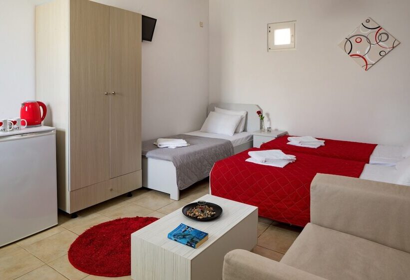 חדר סטנדרט פנימי לשלושה, John Akroyiali Rooms