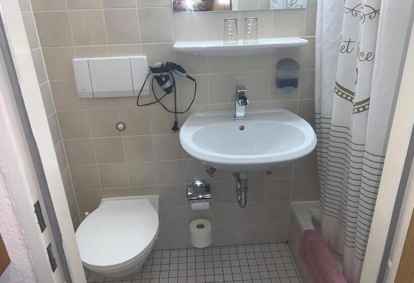 غرفة إقتصادية, Am Neumarkt