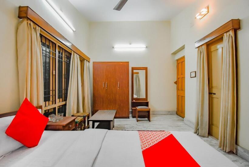 חדר סטנדרט עם מרפסת, Oyo 79023 Leela S Residency