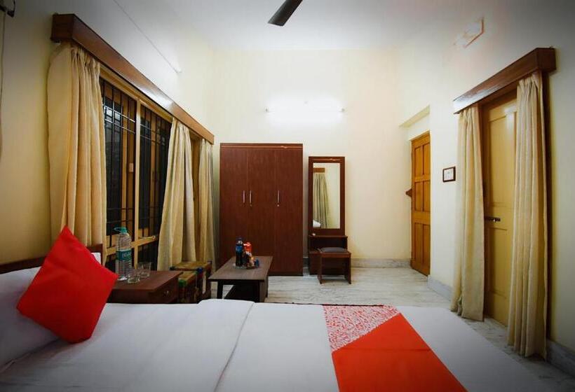 חדר סטנדרט עם מרפסת, Oyo 79023 Leela S Residency