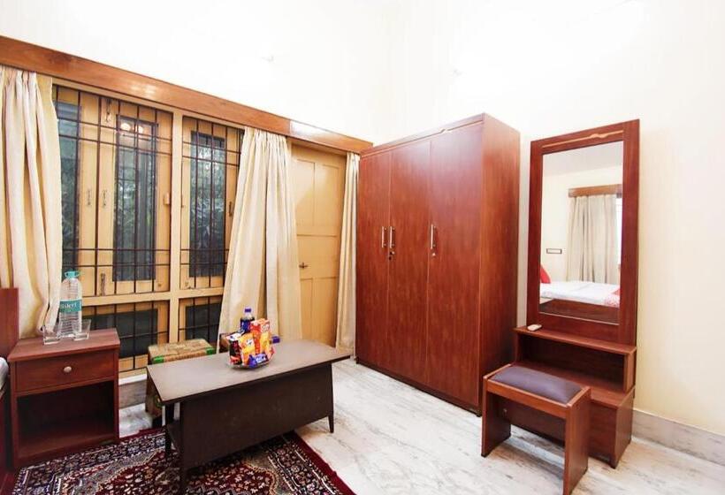 חדר סטנדרט עם מרפסת, Oyo 79023 Leela S Residency