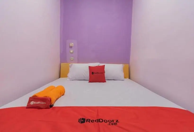 Quarto Estandar, Reddoorz @ Cipanas Garut