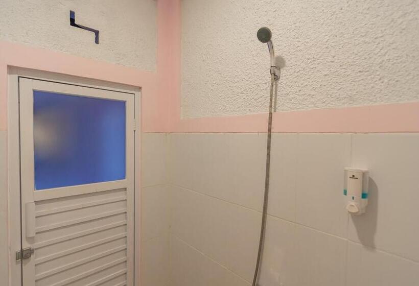 Номер Deluxe, Reddoorz @ Cipanas Garut