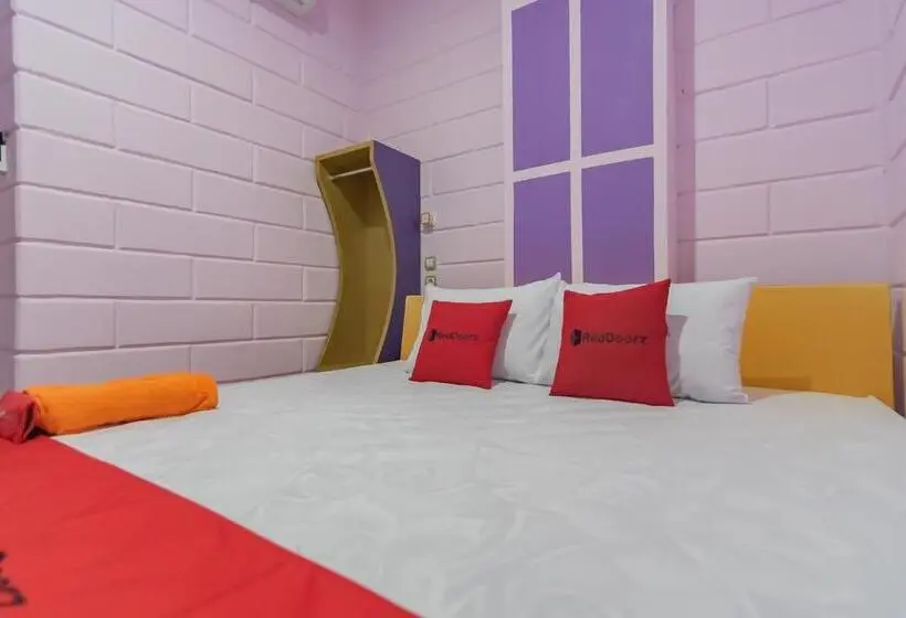 Quarto Deluxe, Reddoorz @ Cipanas Garut
