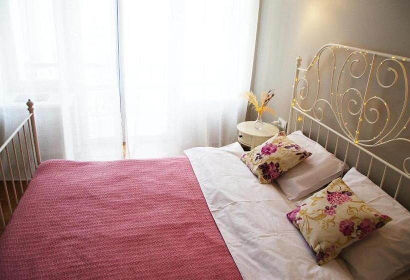 اتاق استاندارد با بالکن, Kashtan Guest House