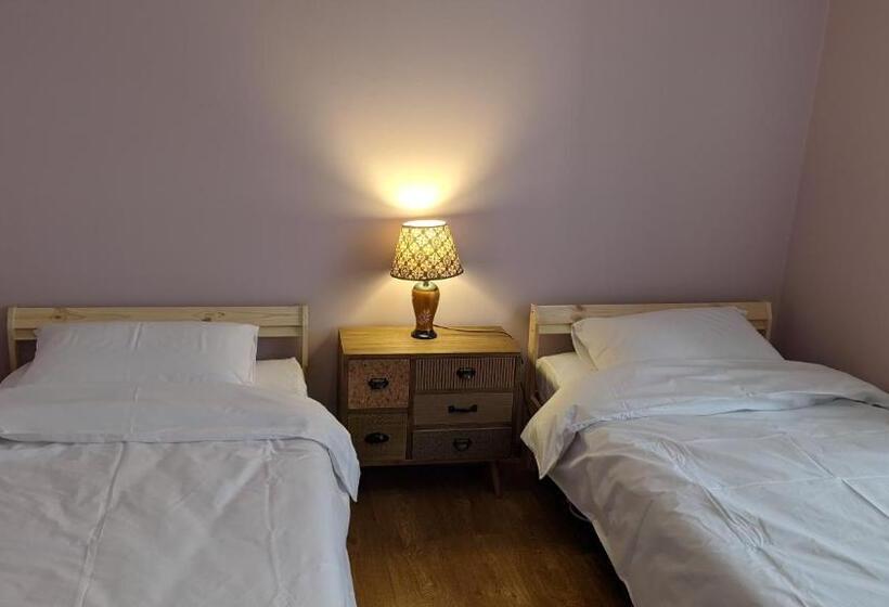 اتاق استاندارد با سرویس بهداشتی مشترک, Kashtan Guest House