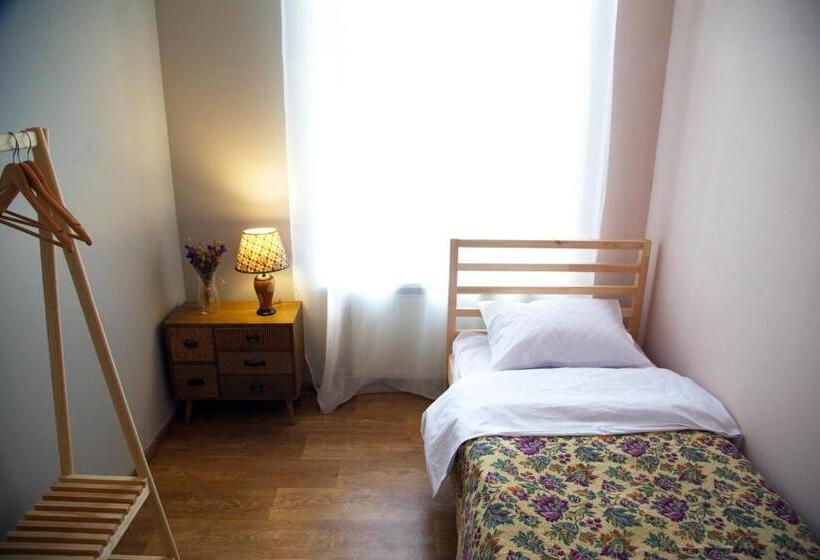 اتاق استاندارد یک تخته با سرویس بهداشتی مشترک, Kashtan Guest House