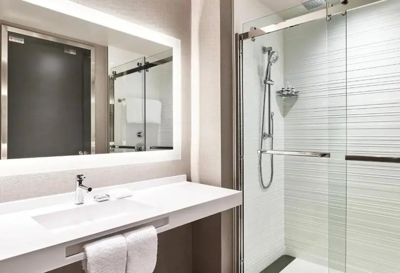 身障者適用キングサイズベッドルーム, Ac Hotel By Marriott Missoula Downtown