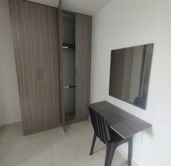 패밀리 룸, Cafe Estrella