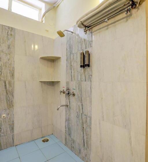 חדר סטנדרט, Ezzenza Royal Garden Brindavan Resort