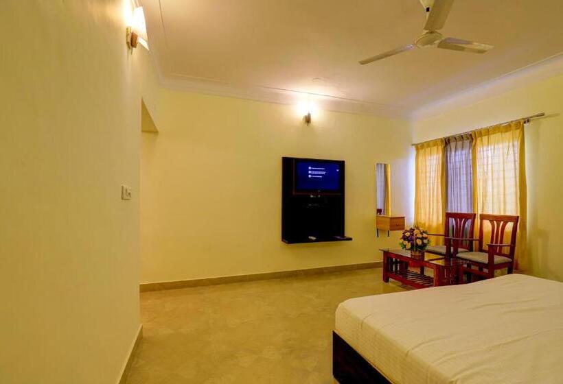 סוויטה, Ezzenza Royal Garden Brindavan Resort