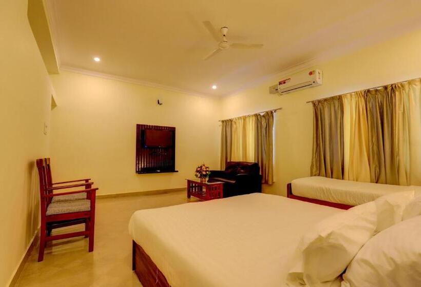 סוויטה, Ezzenza Royal Garden Brindavan Resort