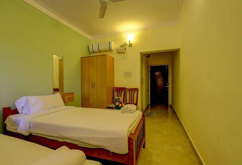 חדר סטנדרט, Ezzenza Royal Garden Brindavan Resort