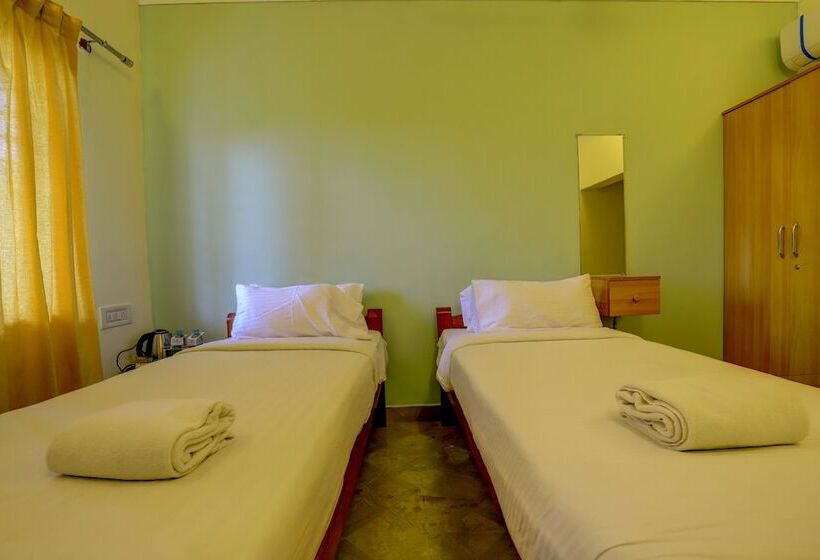 חדר סטנדרט, Ezzenza Royal Garden Brindavan Resort