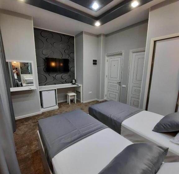 디럭스 룸, Juliet Yerevan