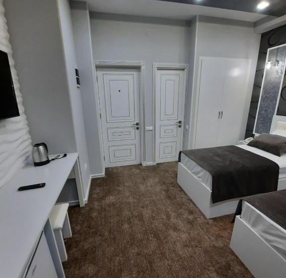 디럭스 룸, Juliet Yerevan