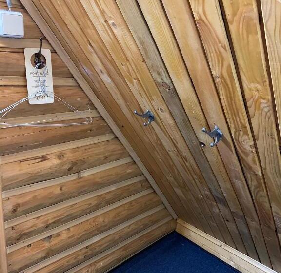 חדר בסיסי לשלושה, Mont Blanc Family Sport