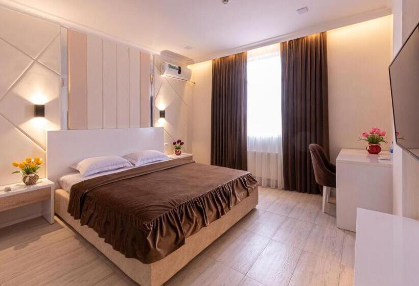 Quarto Deluxe, Tantana