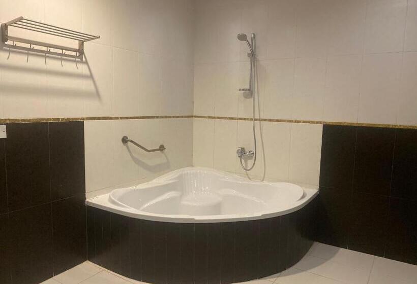 침실 2개 아파트, رميس البخاري