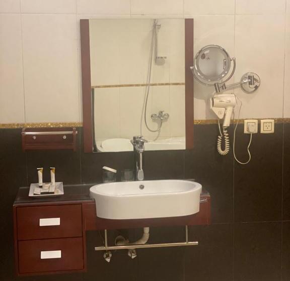 침실 2개 아파트, رميس البخاري