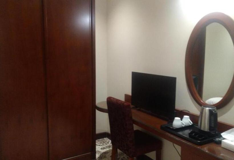 스탠다드 룸, رميس البخاري