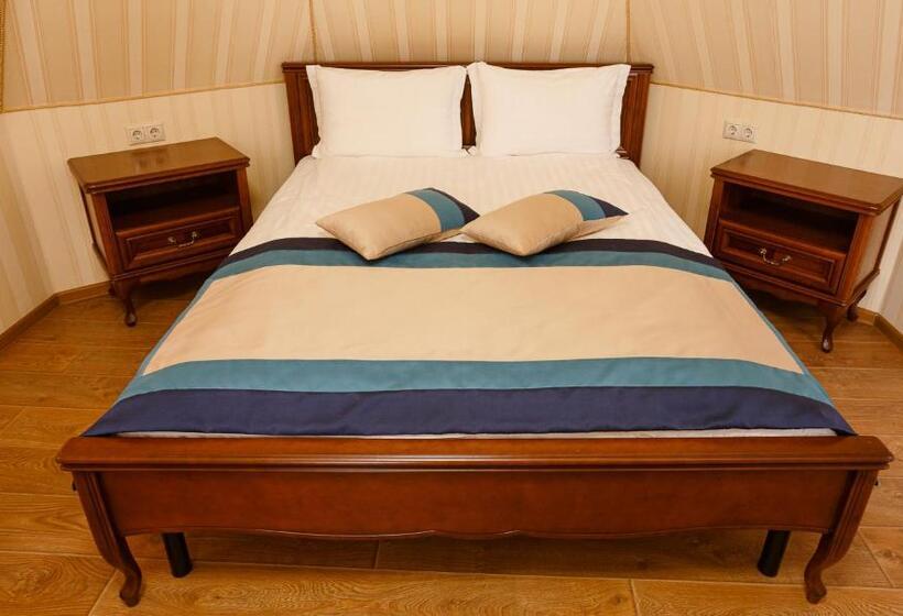 Aile Süiti, Chizay. мала гора