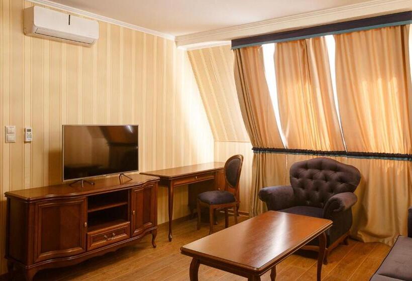 Aile Süiti, Chizay. мала гора