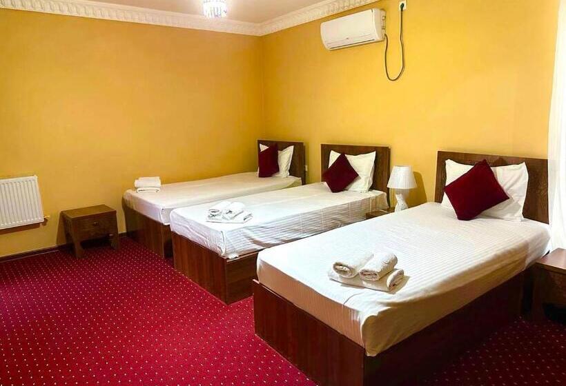 اتاق استاندارد سه نفره, Boutique Hotel Shakh