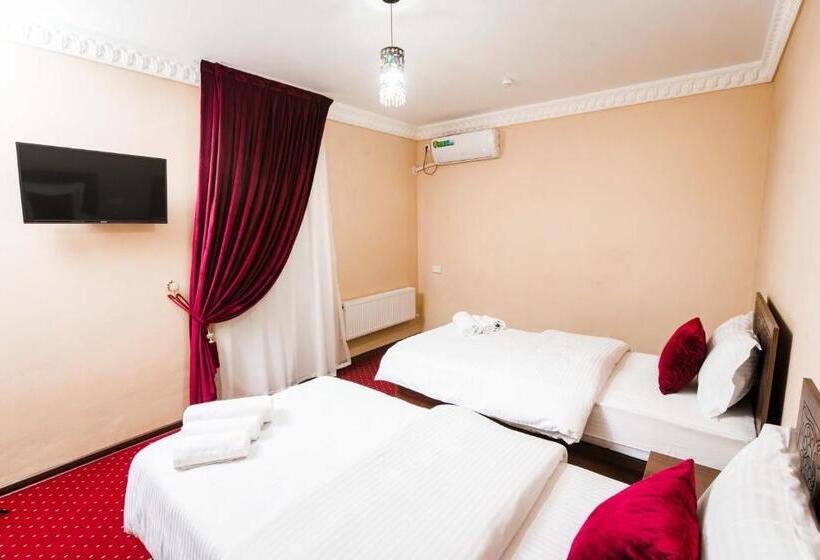 سوییت خانوادگی, Boutique Hotel Shakh