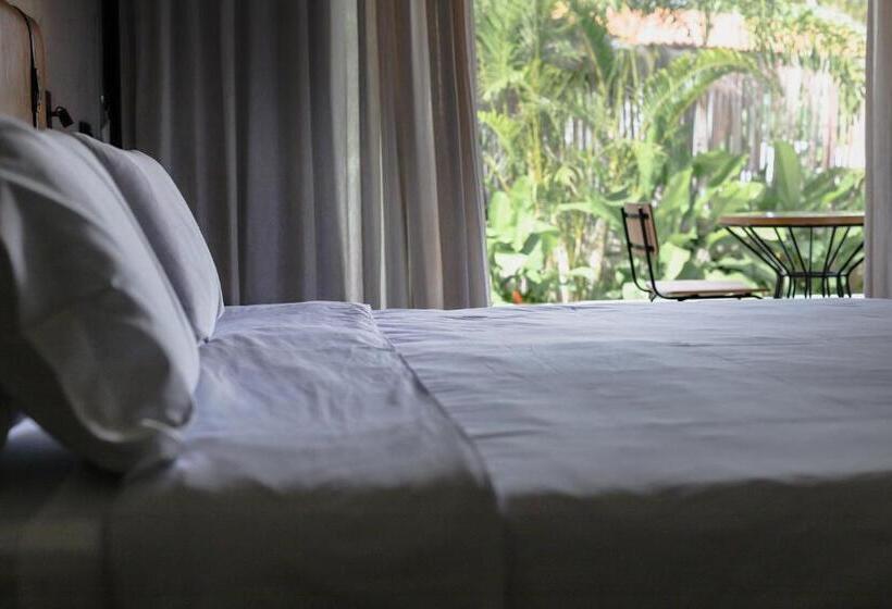 سوییت لوکس, Makena