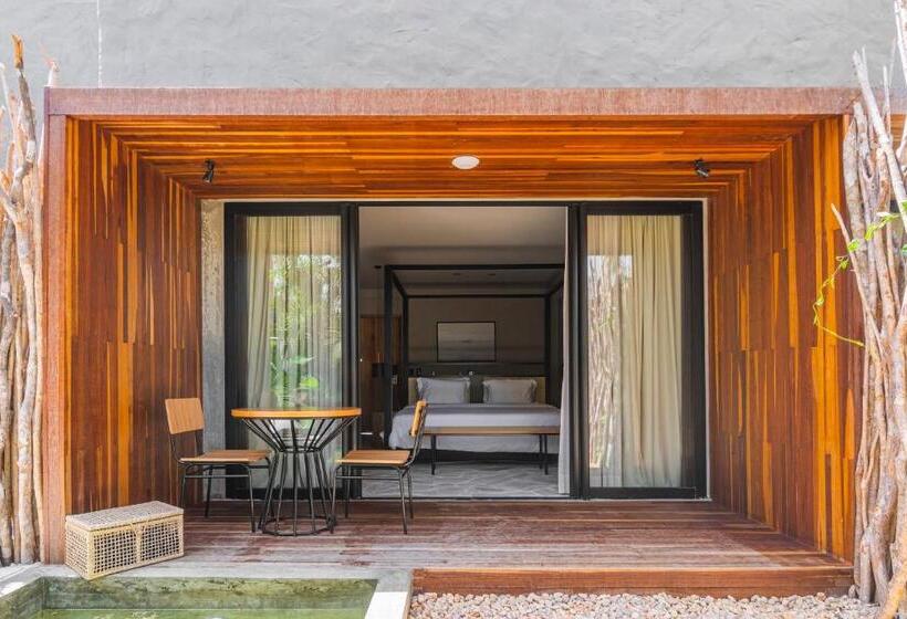 سوییت با استخر, Makena