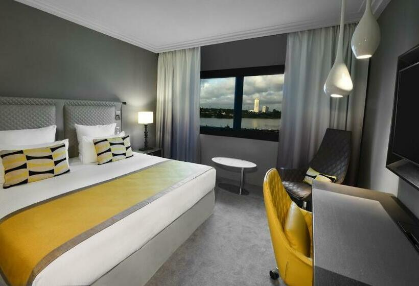 اتاق سوپریور با تخت بزرگ, Mövenpick Hotel Abidjan