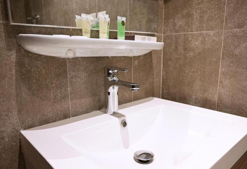 חדר דחוקס עם מיטת קינג, Sela Hotel